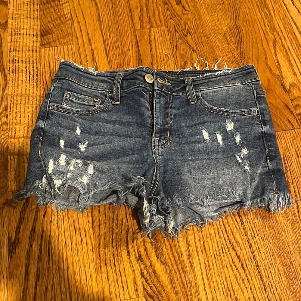 Vervet Woman’s Ripped High Rise Shorts Size 24